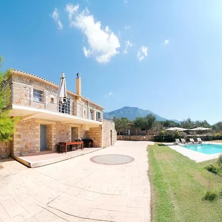 Eleni - Private Pool Retreat Near Kardamili 빌라 *