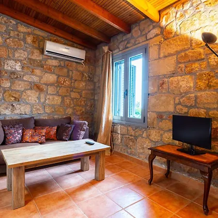 Eleni - Private Pool Retreat Near Kardamili 빌라 Proástion