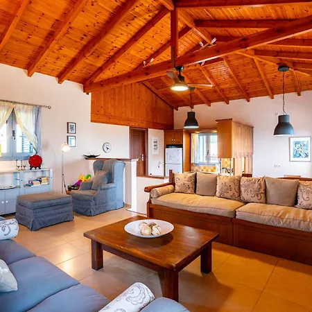 Eleni - Private Pool Retreat Near Kardamili Proástion