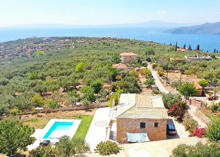 Eleni - Private Pool Retreat Near Kardamili Villa *