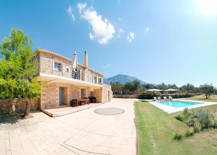 Eleni - Private Pool Retreat Near Kardamili Villa *