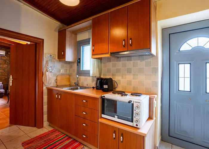 Eleni - Private Pool Retreat Near Kardamili Villa *