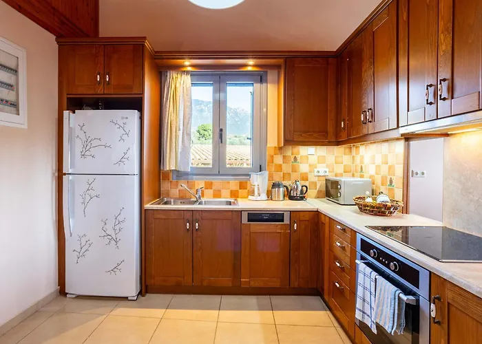 Villa Eleni - Private Pool Retreat Near Kardamili Proástion