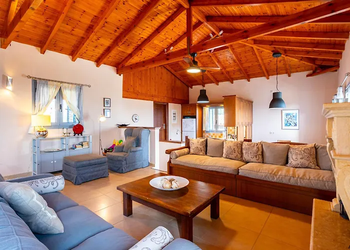 Eleni - Private Pool Retreat Near Kardamili Proástion